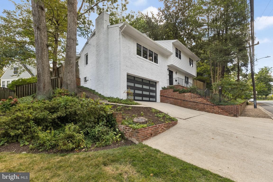 3209 Military Road, Arlington