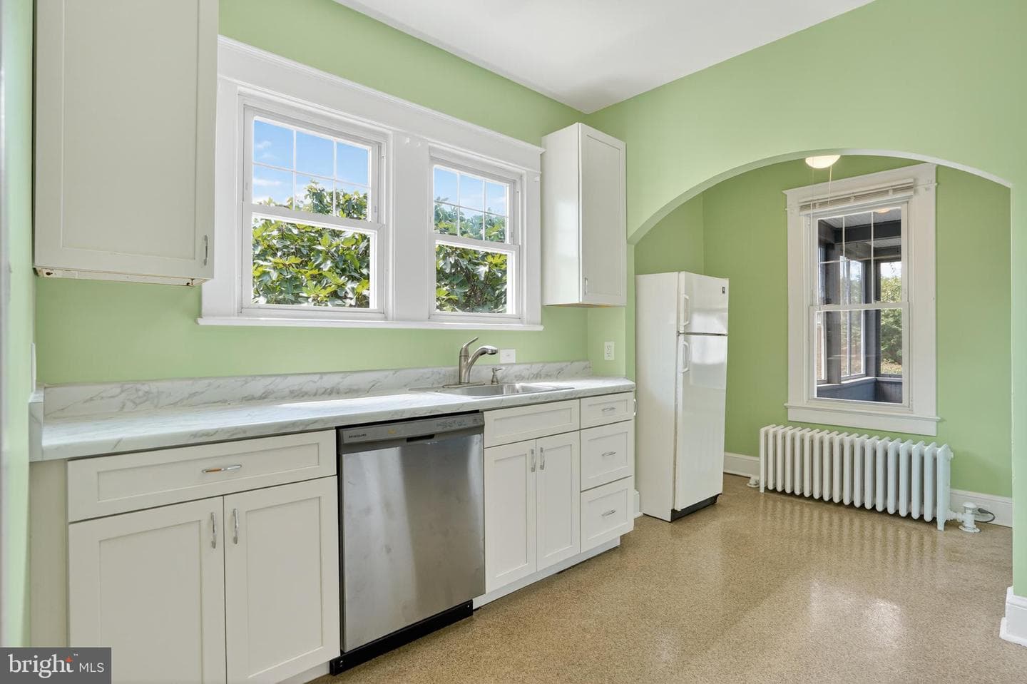 2114 N Oakland Street photo 12