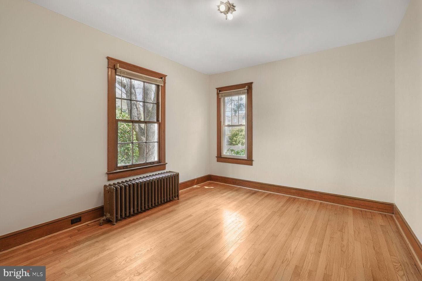2114 N Oakland Street photo 16
