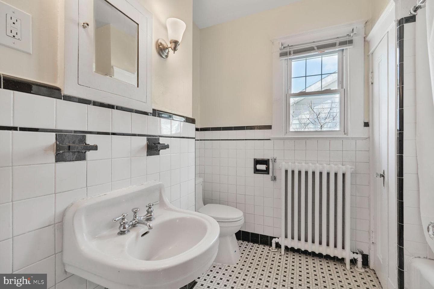 2114 N Oakland Street photo 17