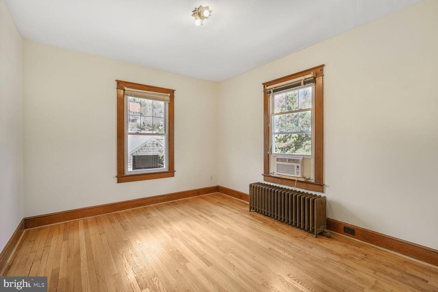 2114 N Oakland Street photo 18