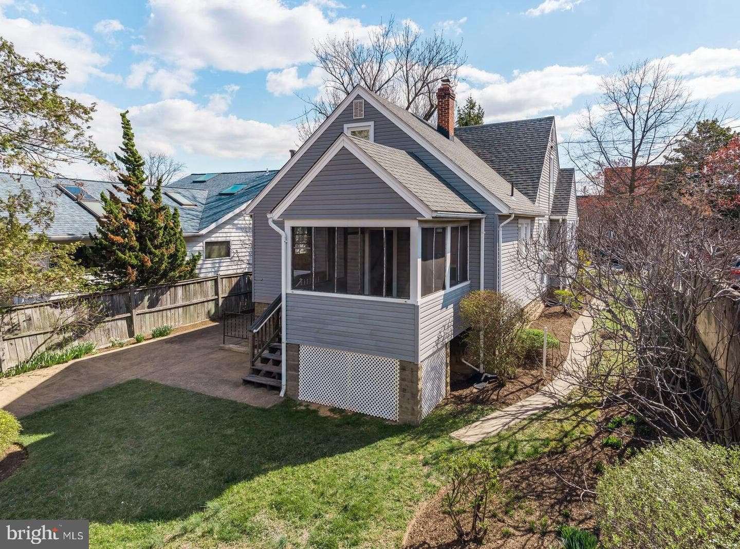 2114 N Oakland Street photo 2