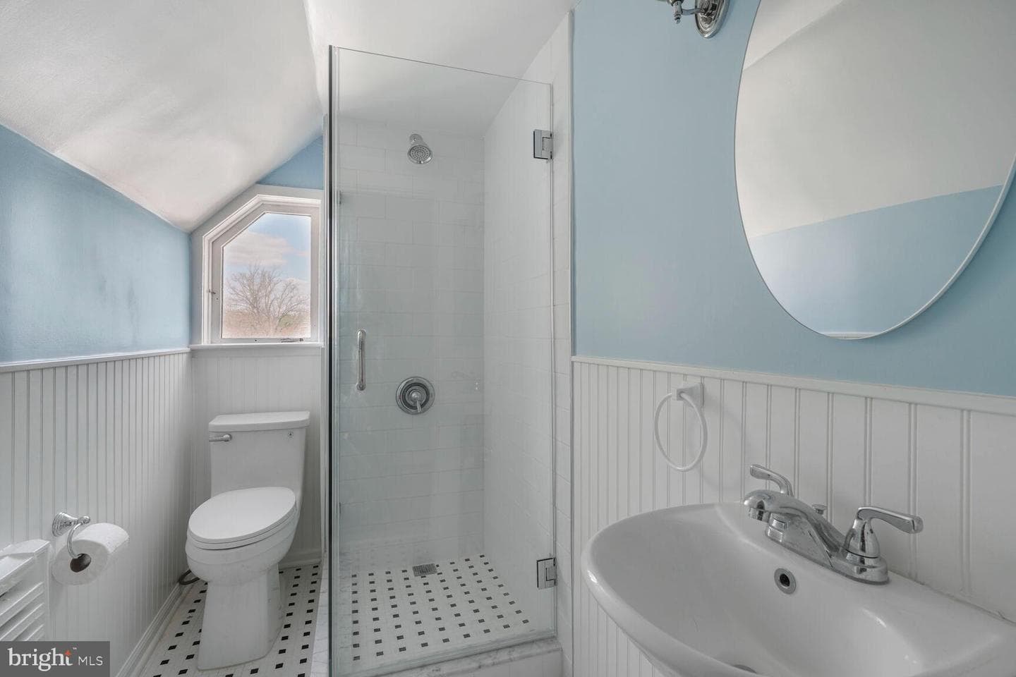 2114 N Oakland Street photo 23