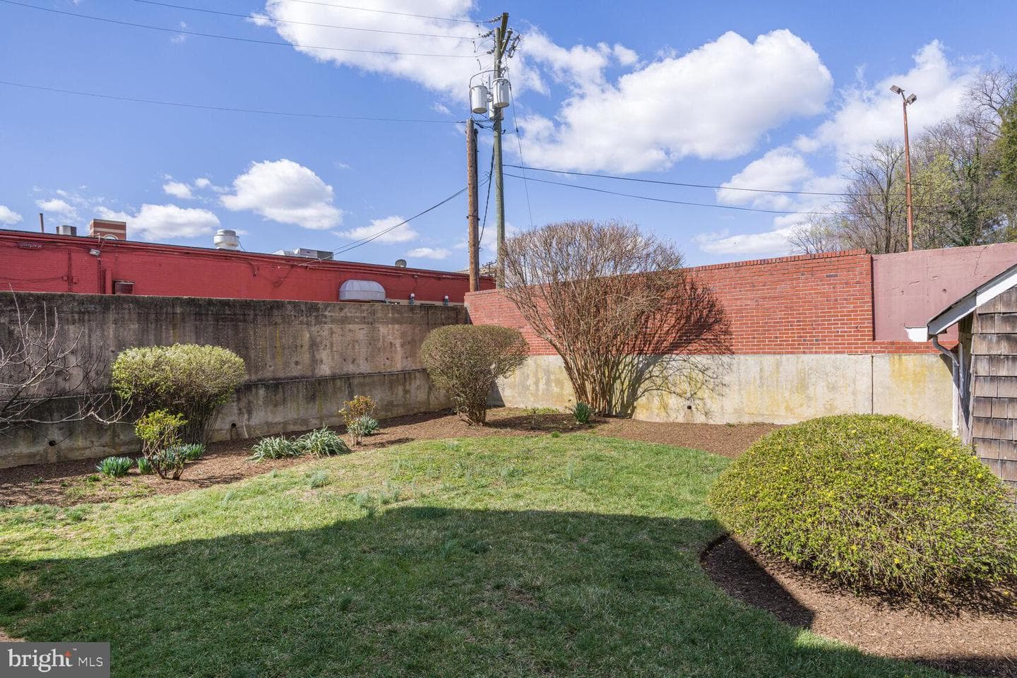 2114 N Oakland Street photo 30
