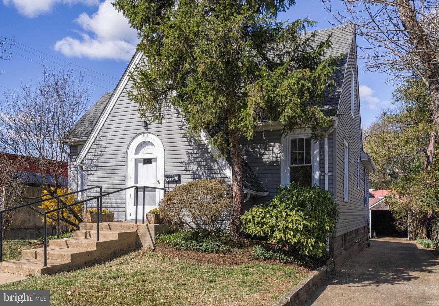 2114 N Oakland Street photo 37
