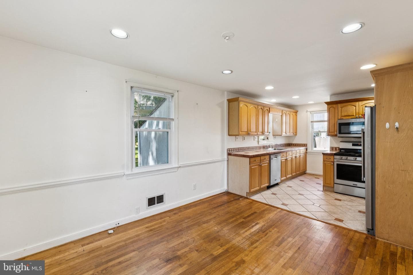 954 N Longfellow Street photo 11