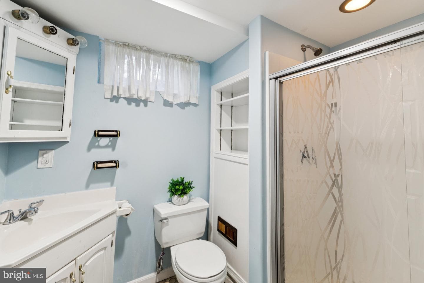 954 N Longfellow Street photo 19