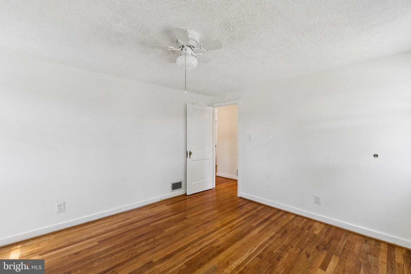 954 N Longfellow Street photo 28
