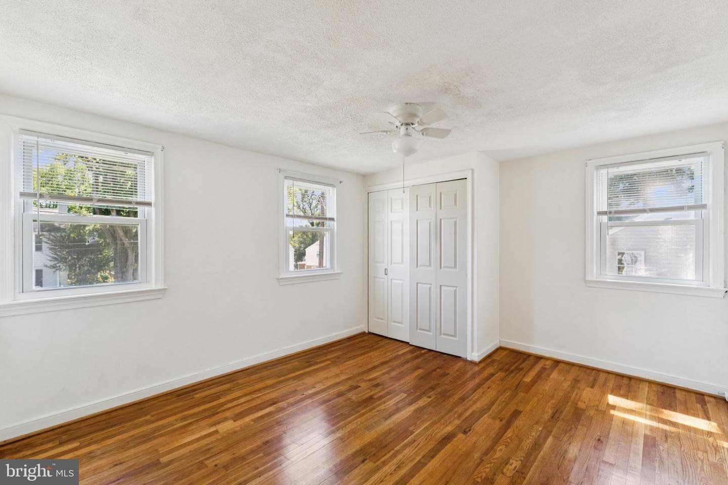 954 N Longfellow Street photo 29