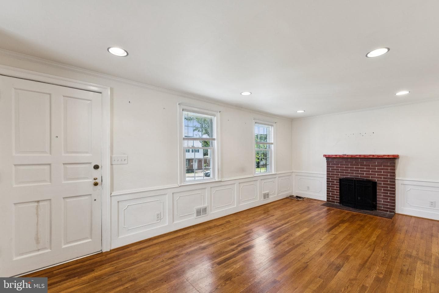 954 N Longfellow Street photo 4
