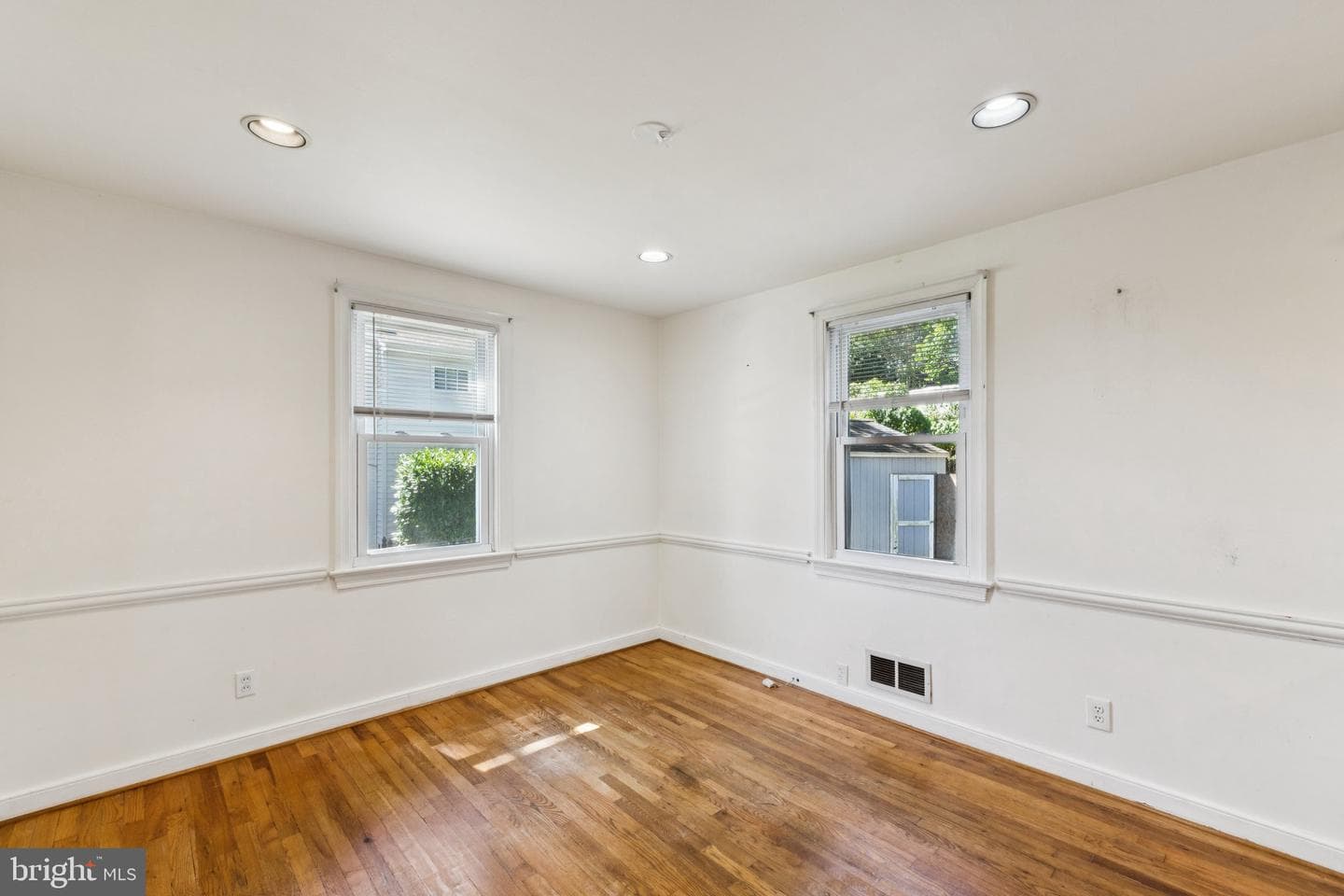 954 N Longfellow Street photo 8