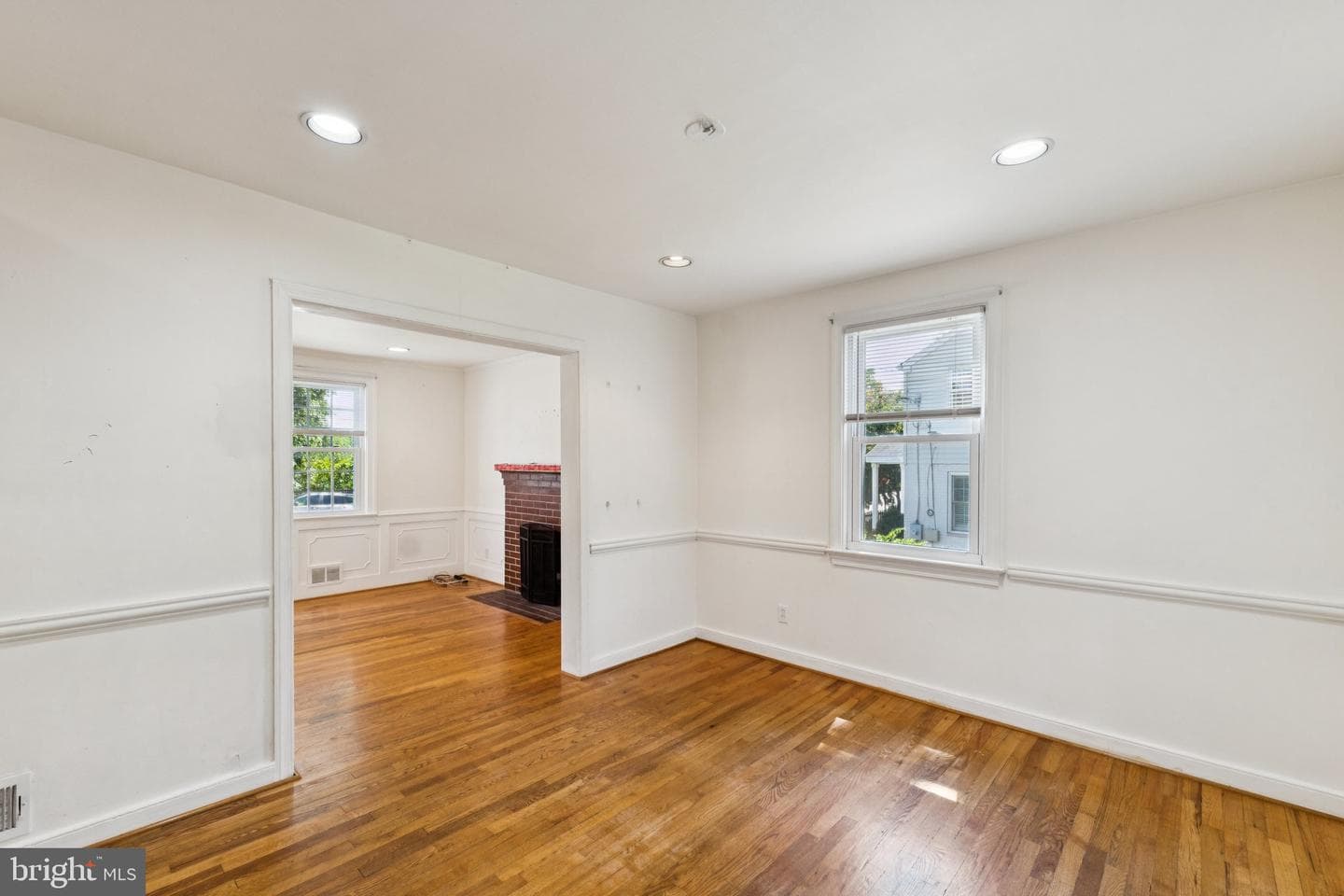 954 N Longfellow Street photo 9