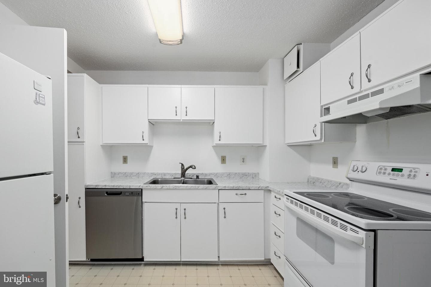 1600 N Oak Street #1233 photo 8
