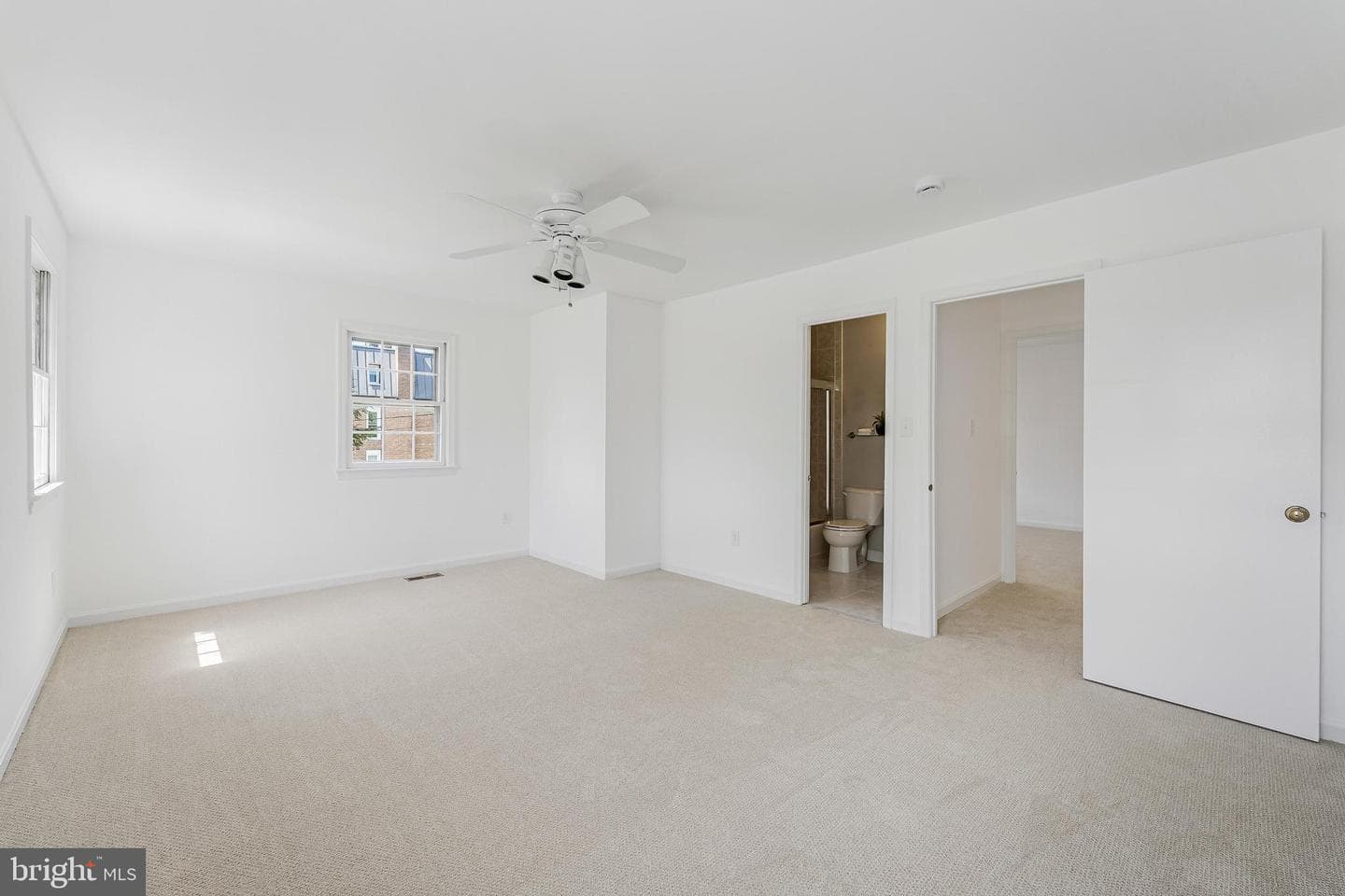 2111 N Lincoln Street photo 19