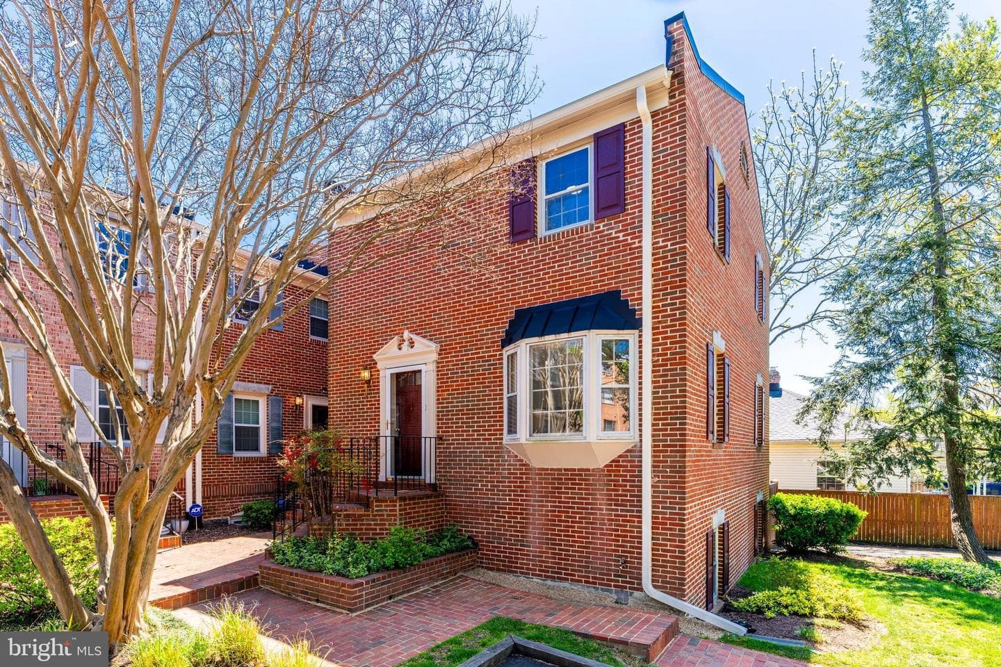 2111 N Lincoln Street photo 2