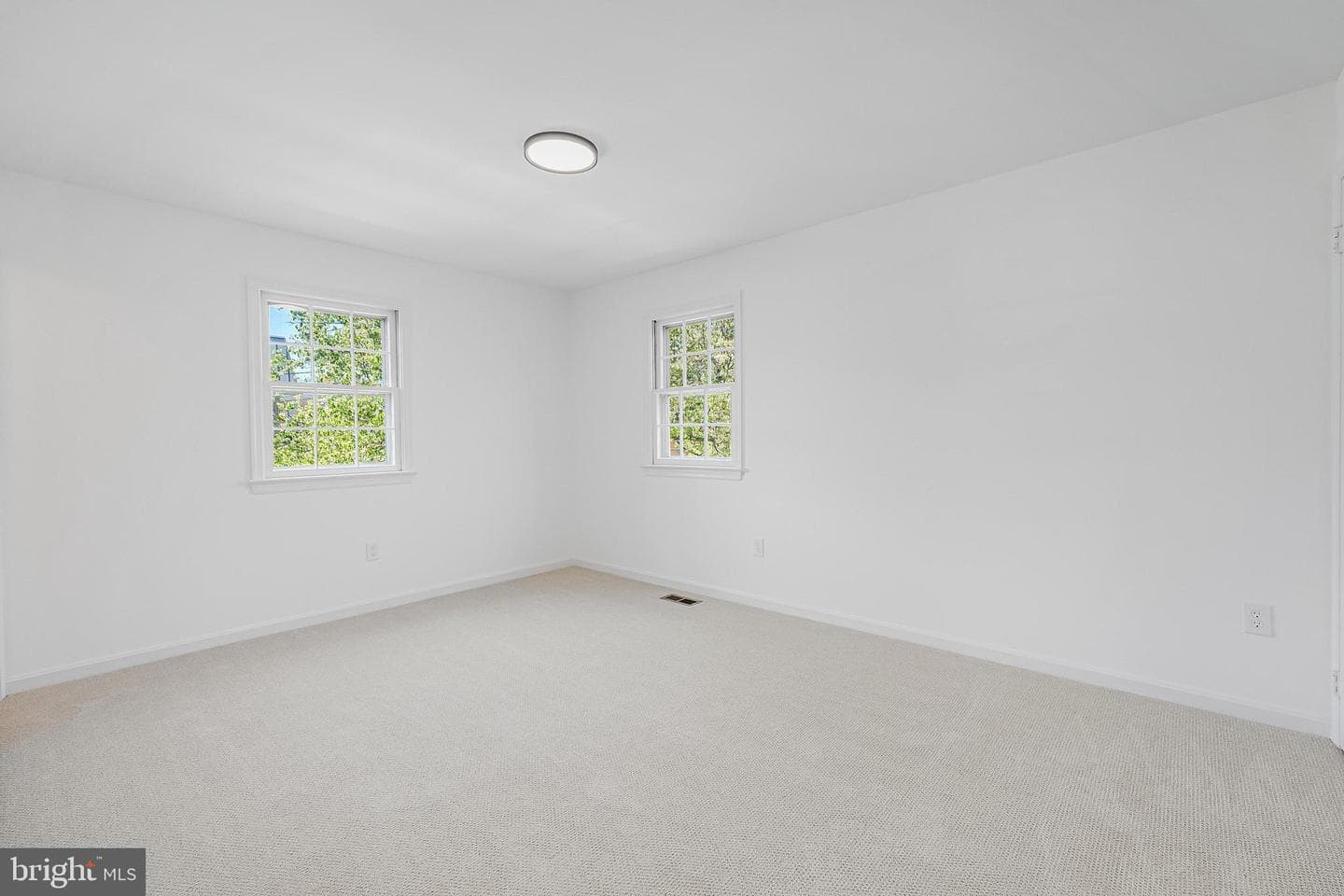 2111 N Lincoln Street photo 21