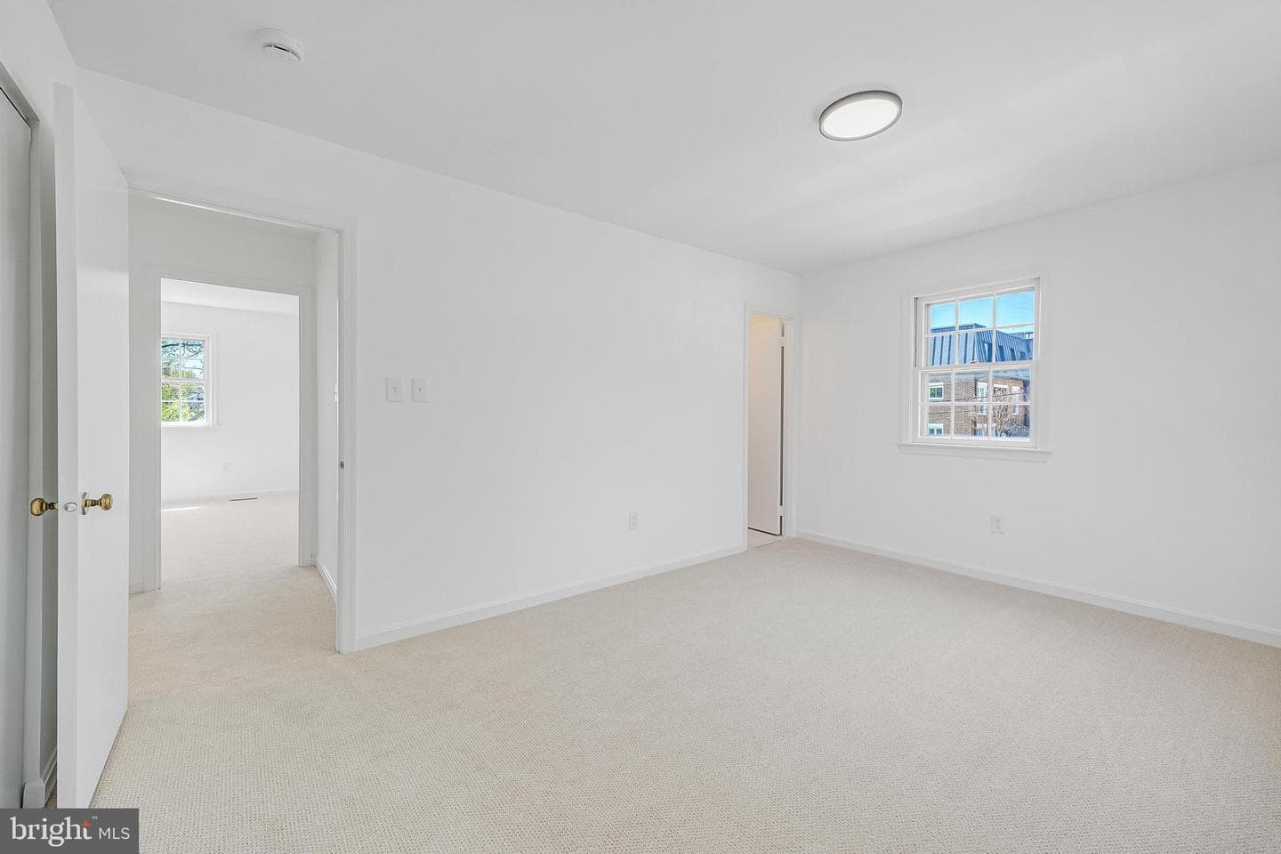 2111 N Lincoln Street photo 22