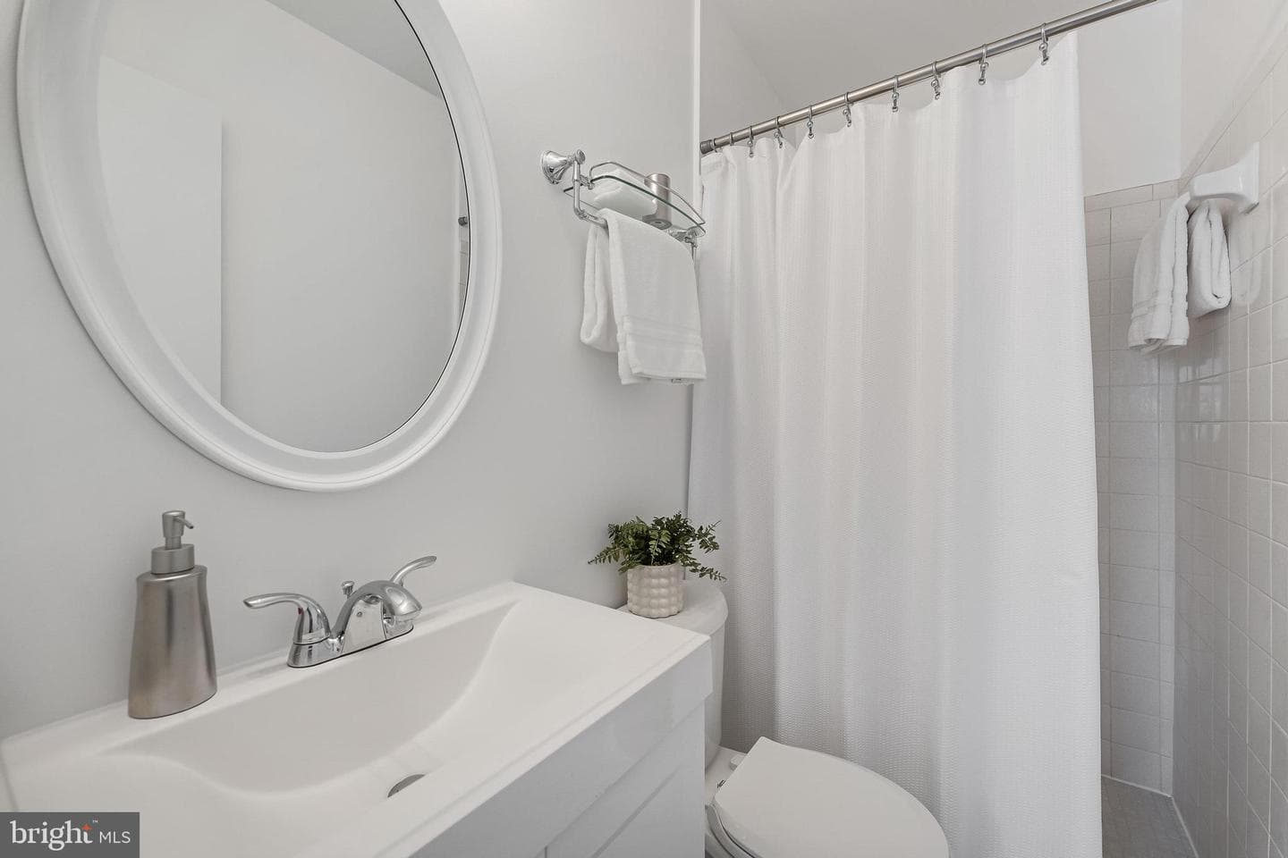 2111 N Lincoln Street photo 23