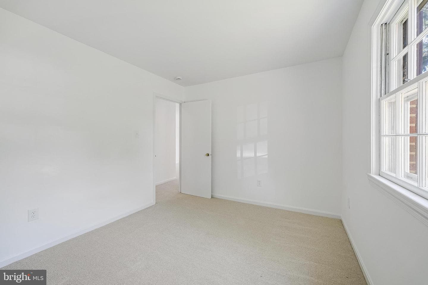 2111 N Lincoln Street photo 24