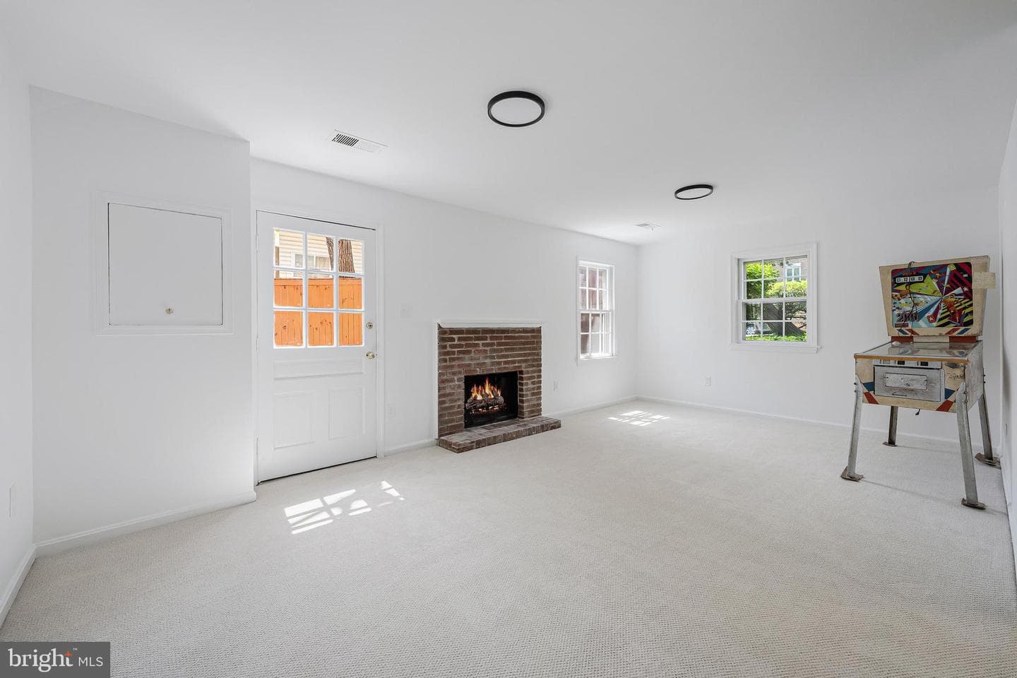 2111 N Lincoln Street photo 25