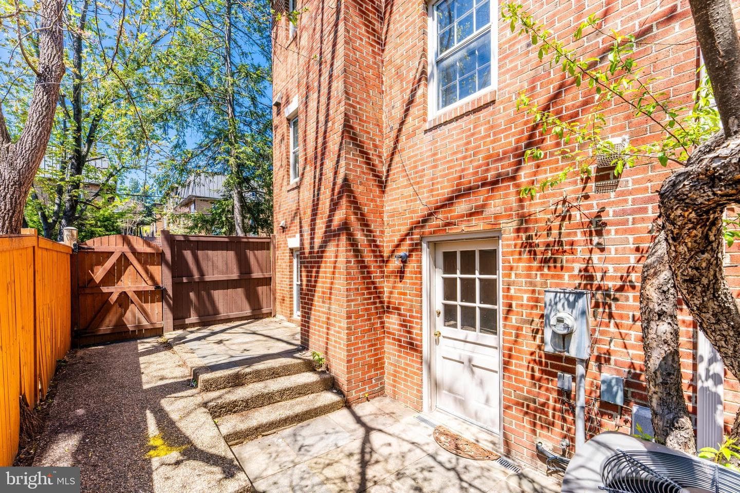 2111 N Lincoln Street photo 31