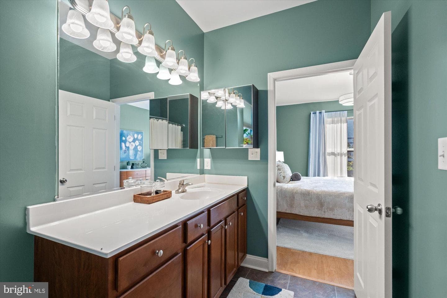 2046 S Shirlington Road photo 14