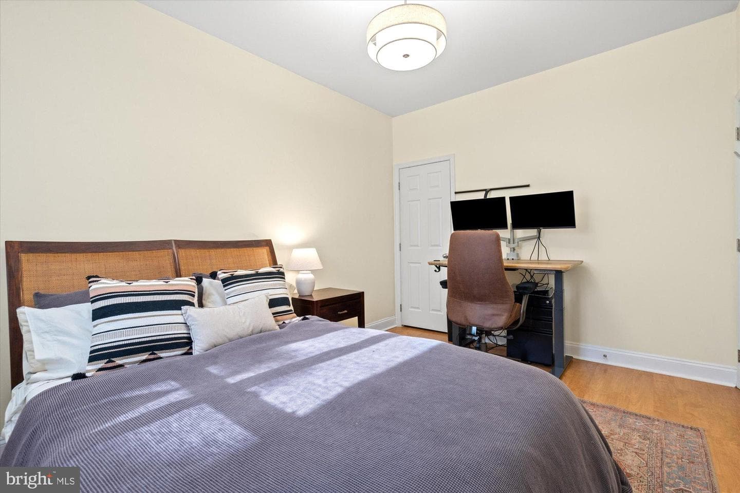2046 S Shirlington Road photo 15