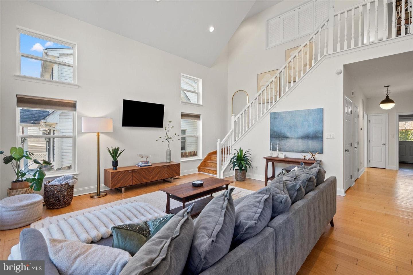 2046 S Shirlington Road photo 3