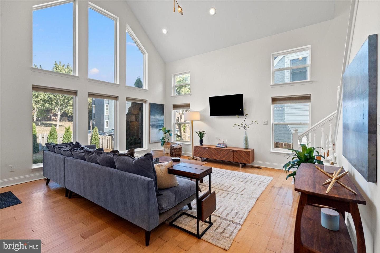 2046 S Shirlington Road photo 5
