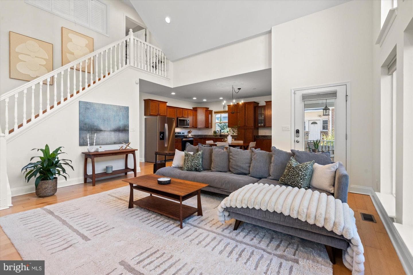 2046 S Shirlington Road photo 6