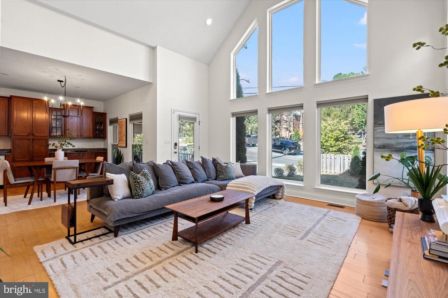 2046 S Shirlington Road photo 7
