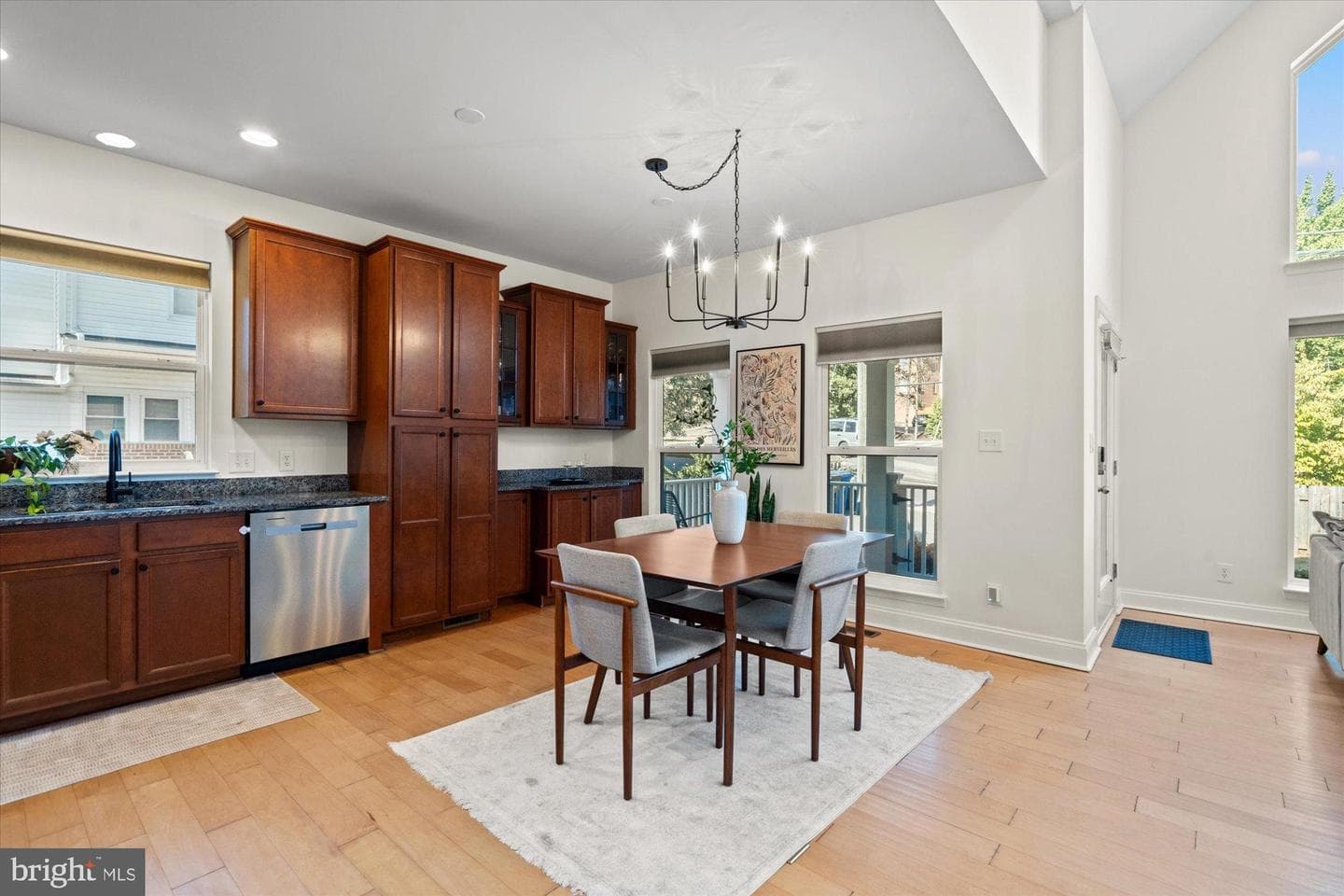2046 S Shirlington Road photo 9