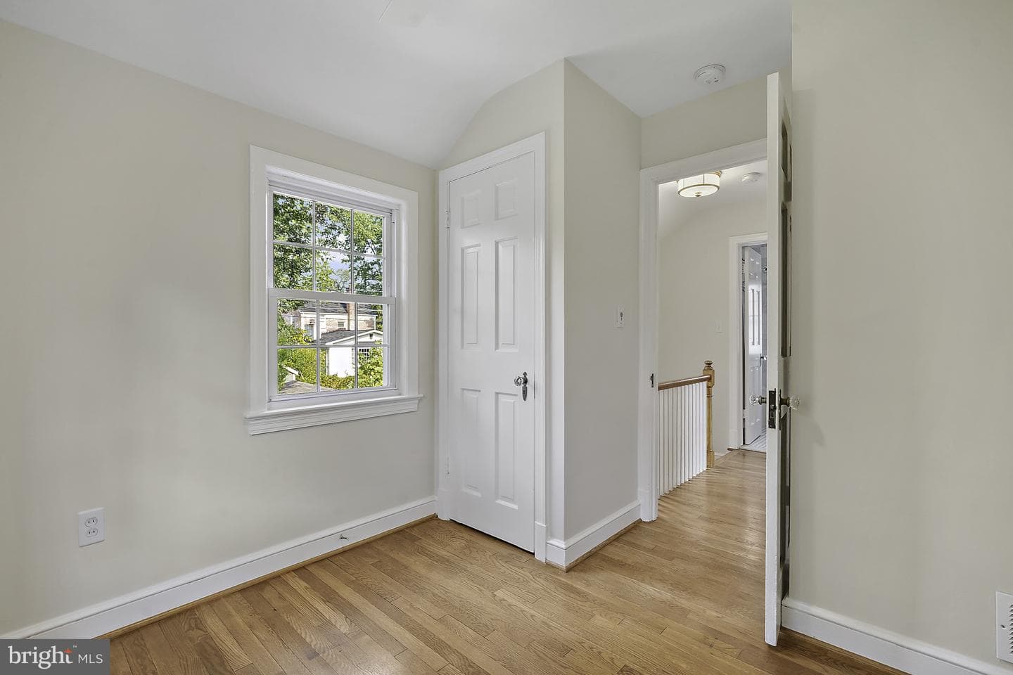 226 N Edison Street photo 16