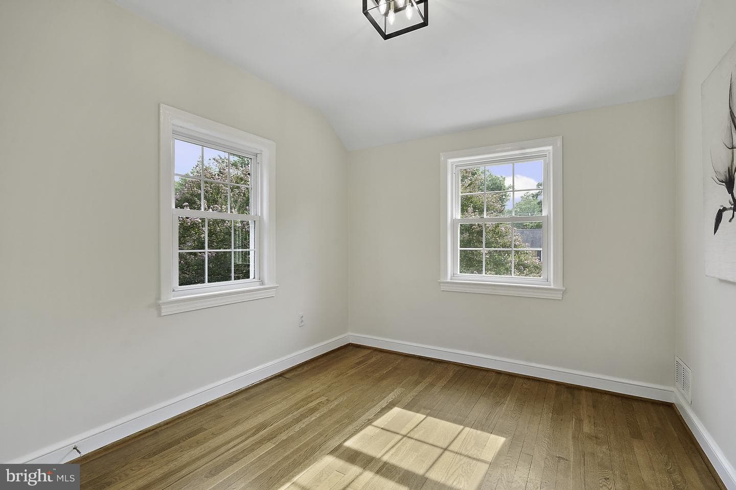 226 N Edison Street photo 19