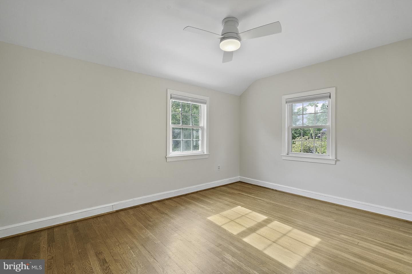 226 N Edison Street photo 20