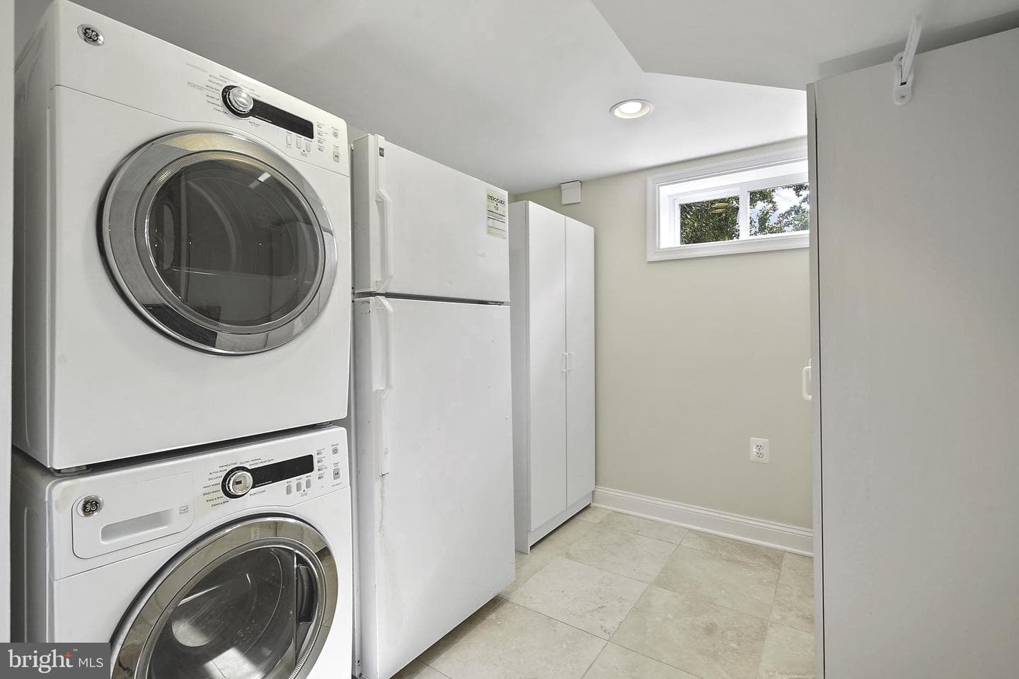 226 N Edison Street photo 25