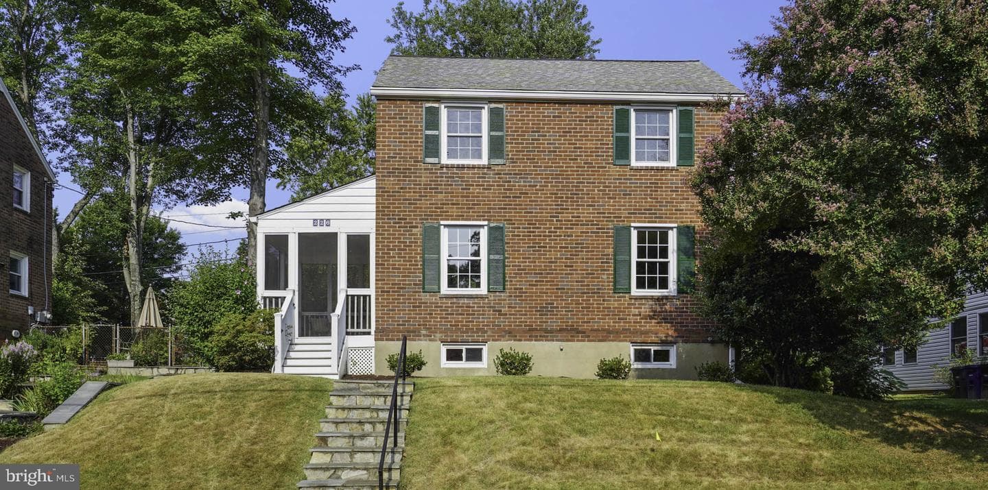 226 N Edison Street photo 28
