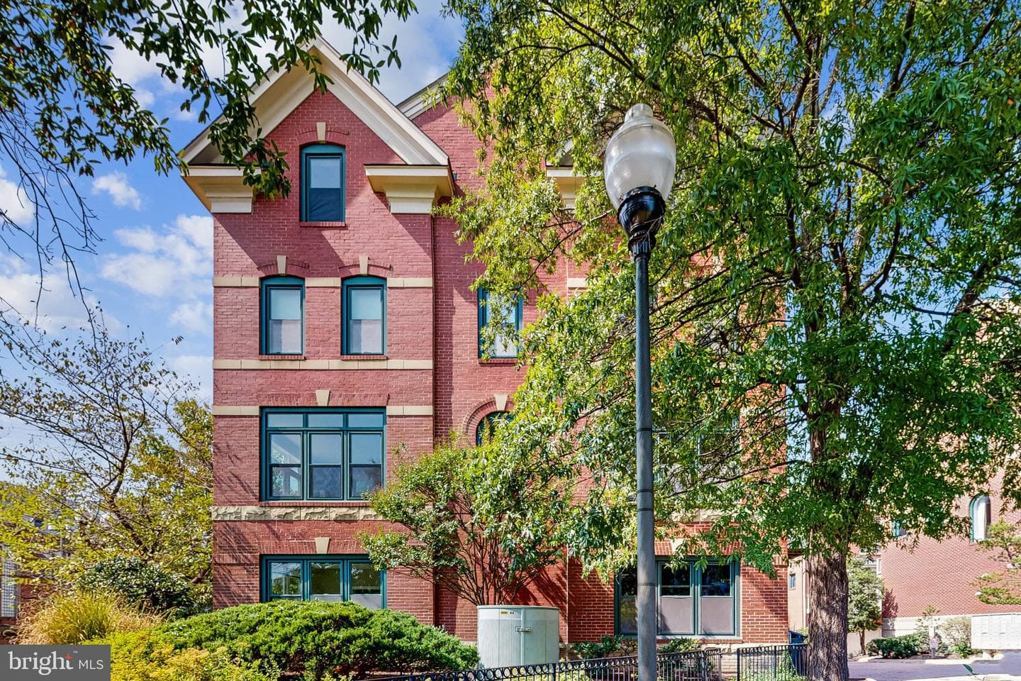 3301 Washington Boulevard photo 3