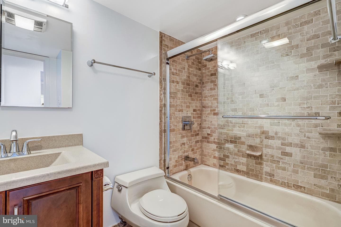 1301 N Courthouse Road #705 photo 11