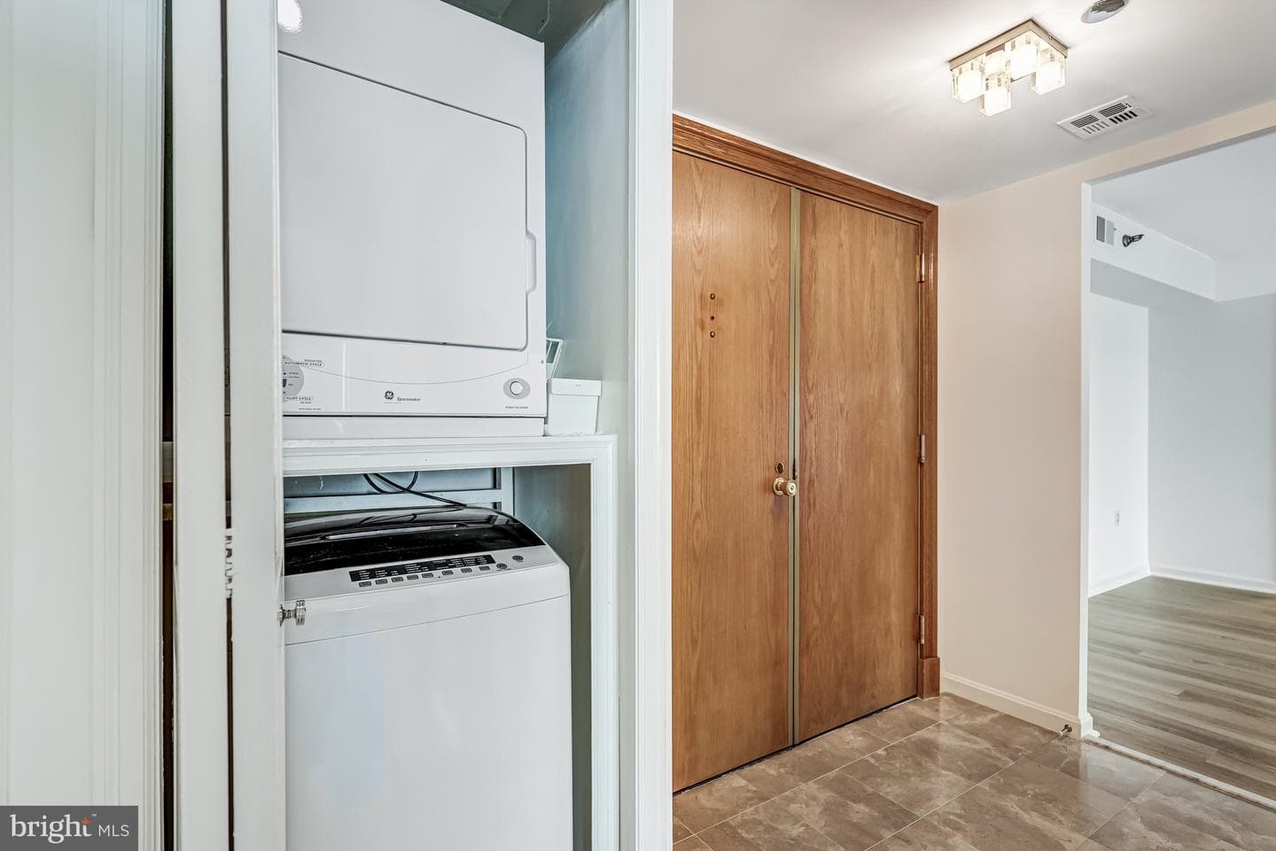 1301 N Courthouse Road #705 photo 21