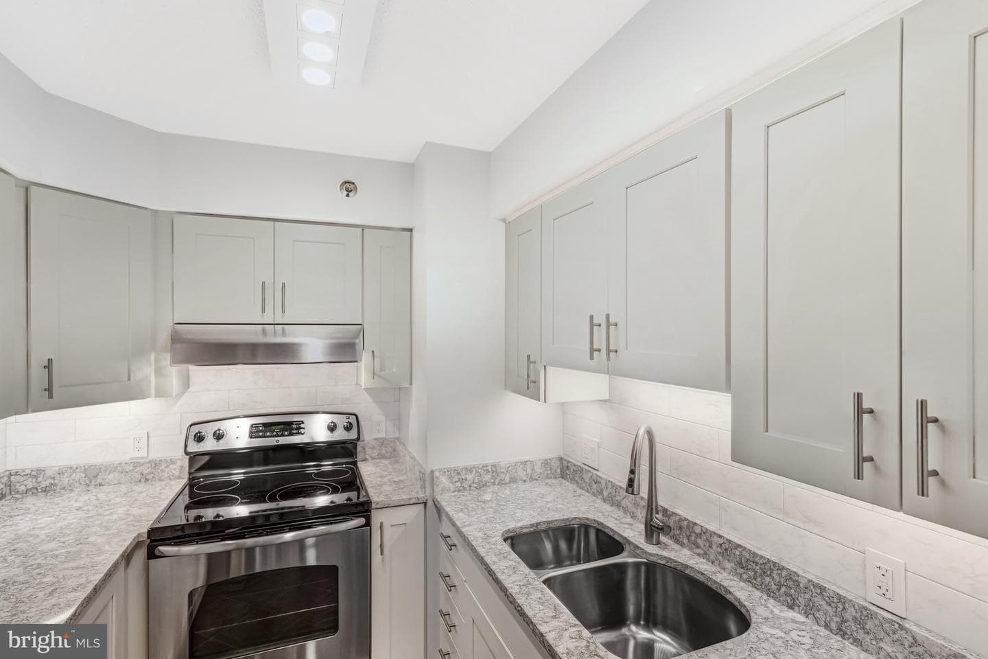1301 N Courthouse Road #705 photo 5