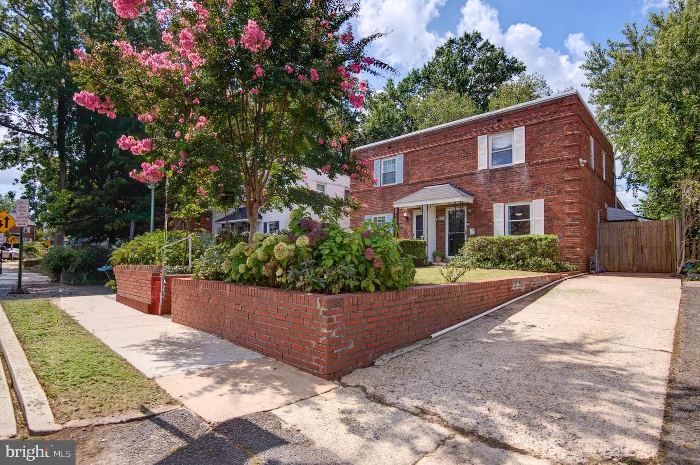 850 S Irving Street photo 2