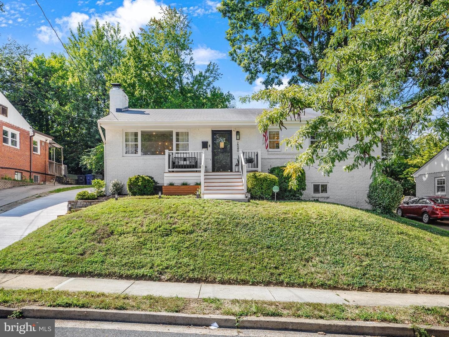 2040 N Woodstock Street photo 2