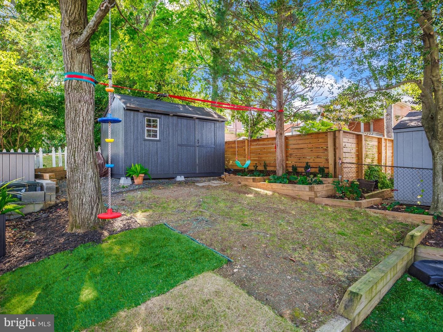 2040 N Woodstock Street photo 50