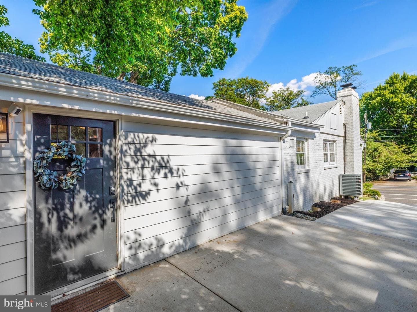 2040 N Woodstock Street photo 56