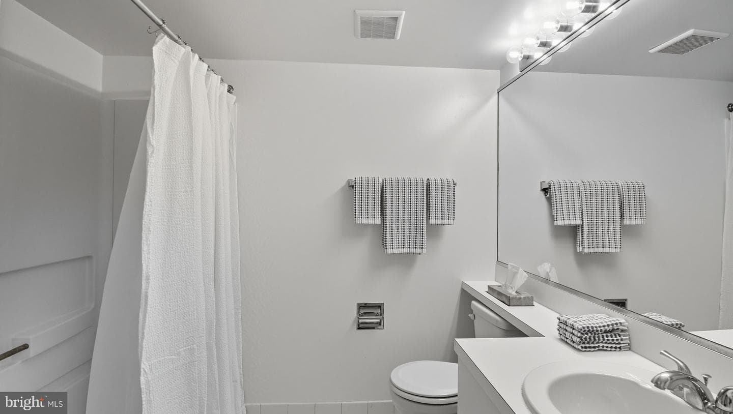 1029 N Stuart Street #204 photo 12