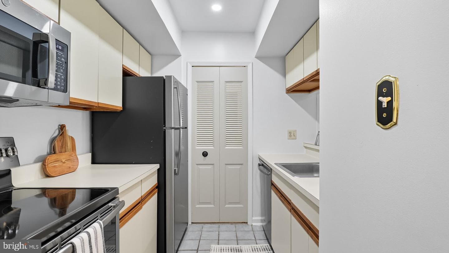 1029 N Stuart Street #204 photo 13