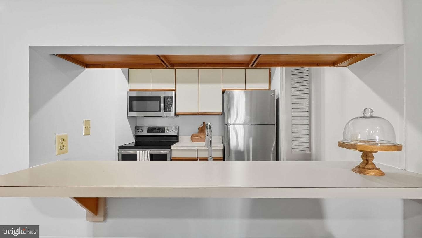 1029 N Stuart Street #204 photo 15