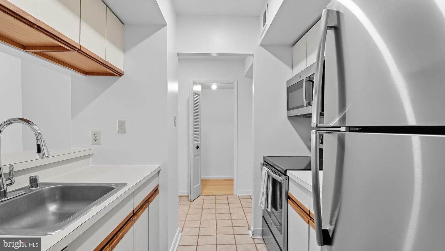 1029 N Stuart Street #204 photo 16