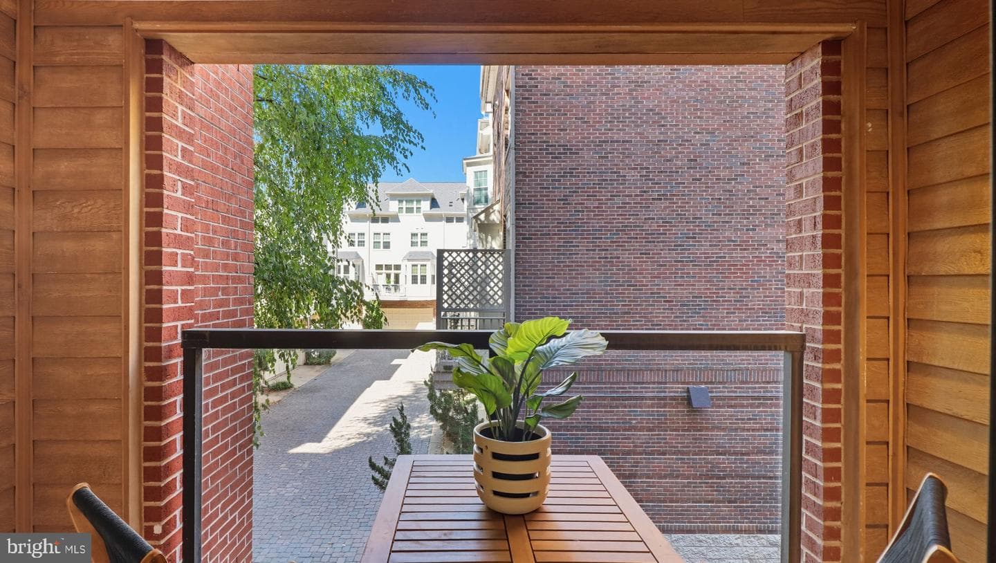 1029 N Stuart Street #204 photo 17